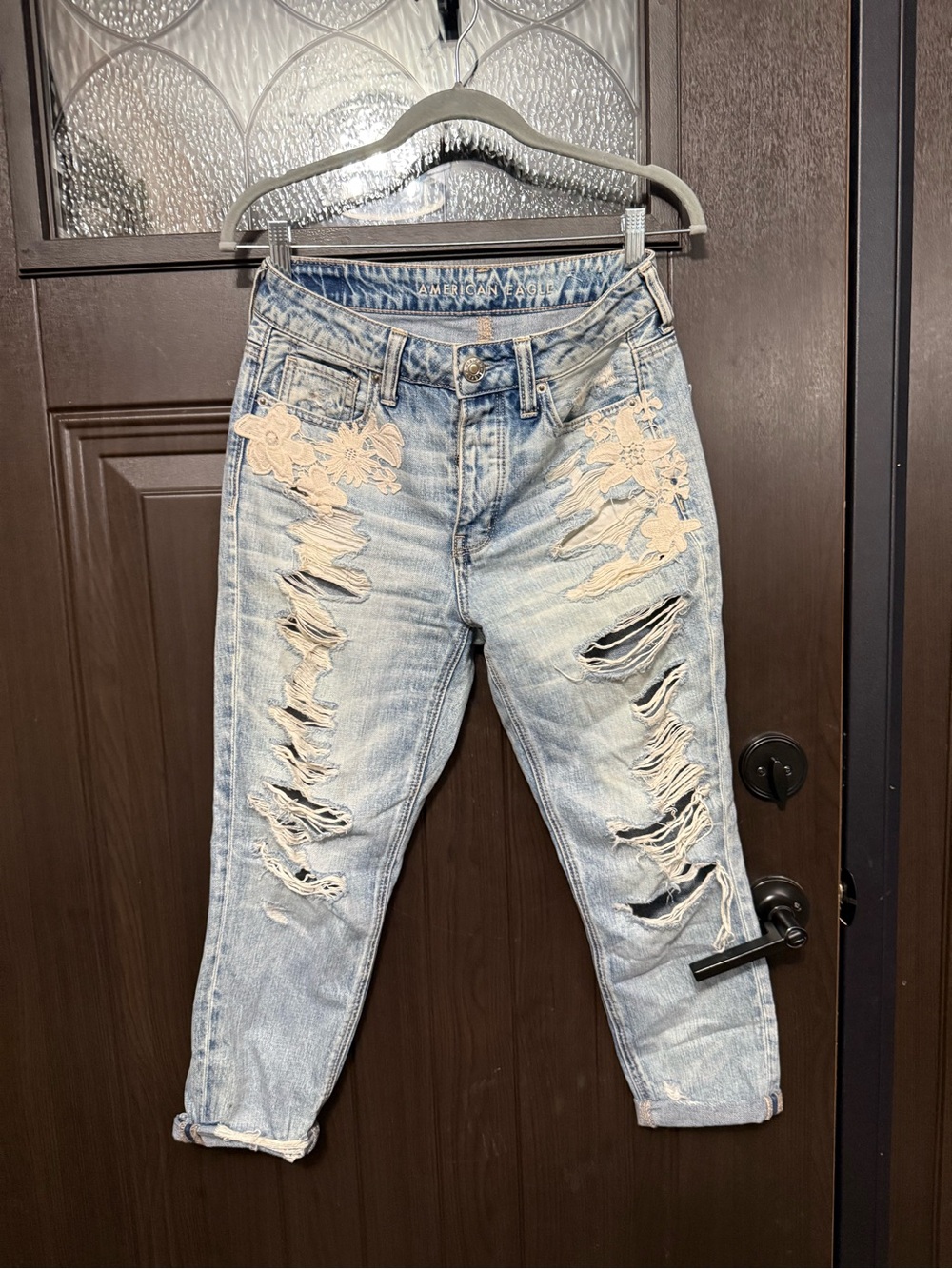American Eagle Outfitters Light Wash Jeans with Lace Appliqué - Size 2 x-short